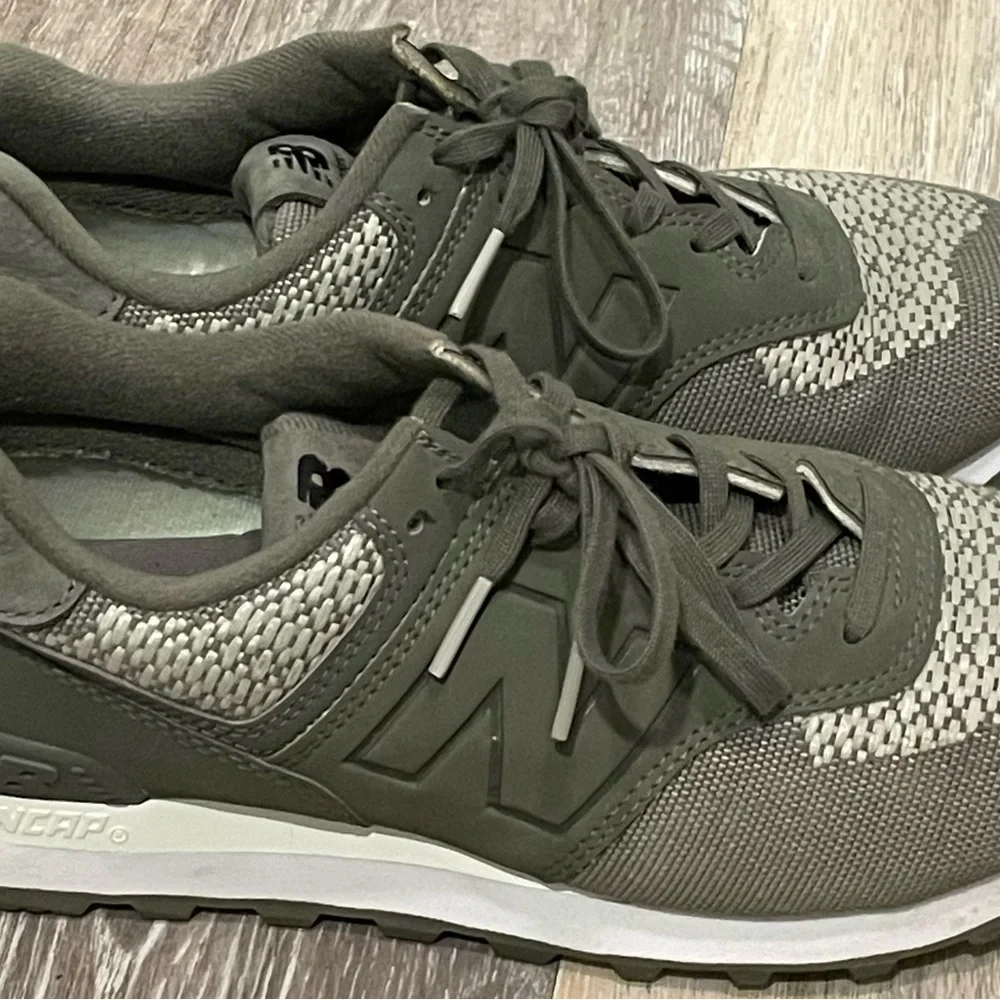 Womens New Balance 574 Military Foliage Green Size 7.5 - Picture 4 of 8